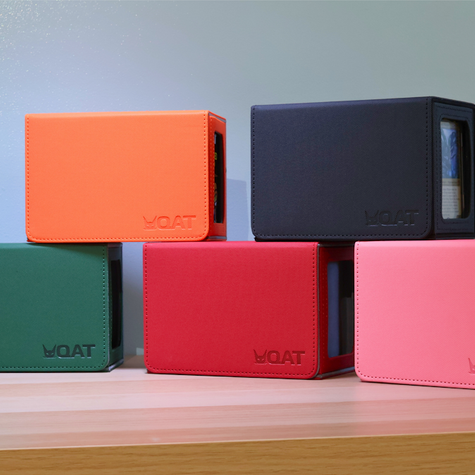 QAT Showcase Gearbox XL. Includes dice compartment and 1 recessed snap. For 100 triple sleeved cards